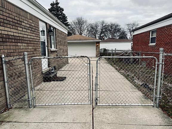 2nd image of 32811 Oakview Dr