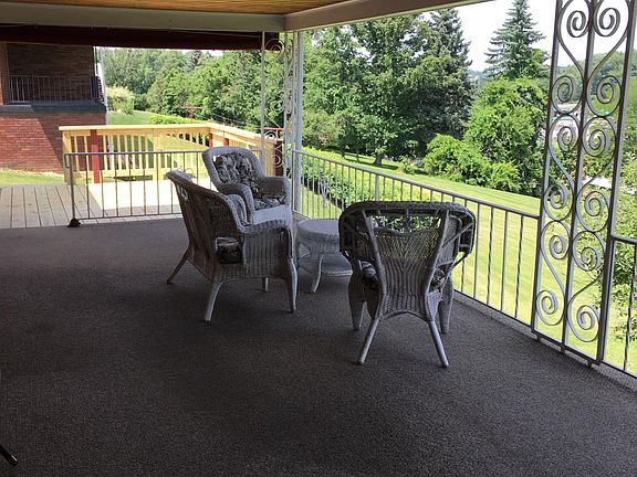 3rd image of 455 Belrose Dr