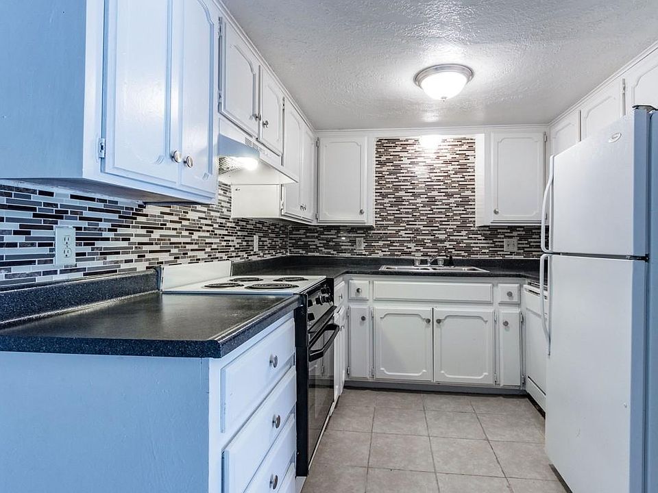 1st image of 301 Hal Muldrow Dr APT 109