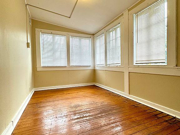4th image of 1714 Broadway St