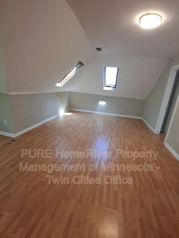 6 bed, 2.0 bath, 1854 sqft, $2,599 — Photo 4