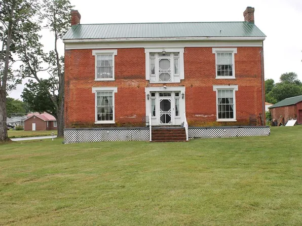 508 Blue Hills Dr, Glade Spring, VA 24340