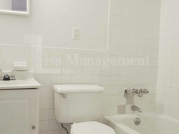 5th image of 426 W 48th St #4R