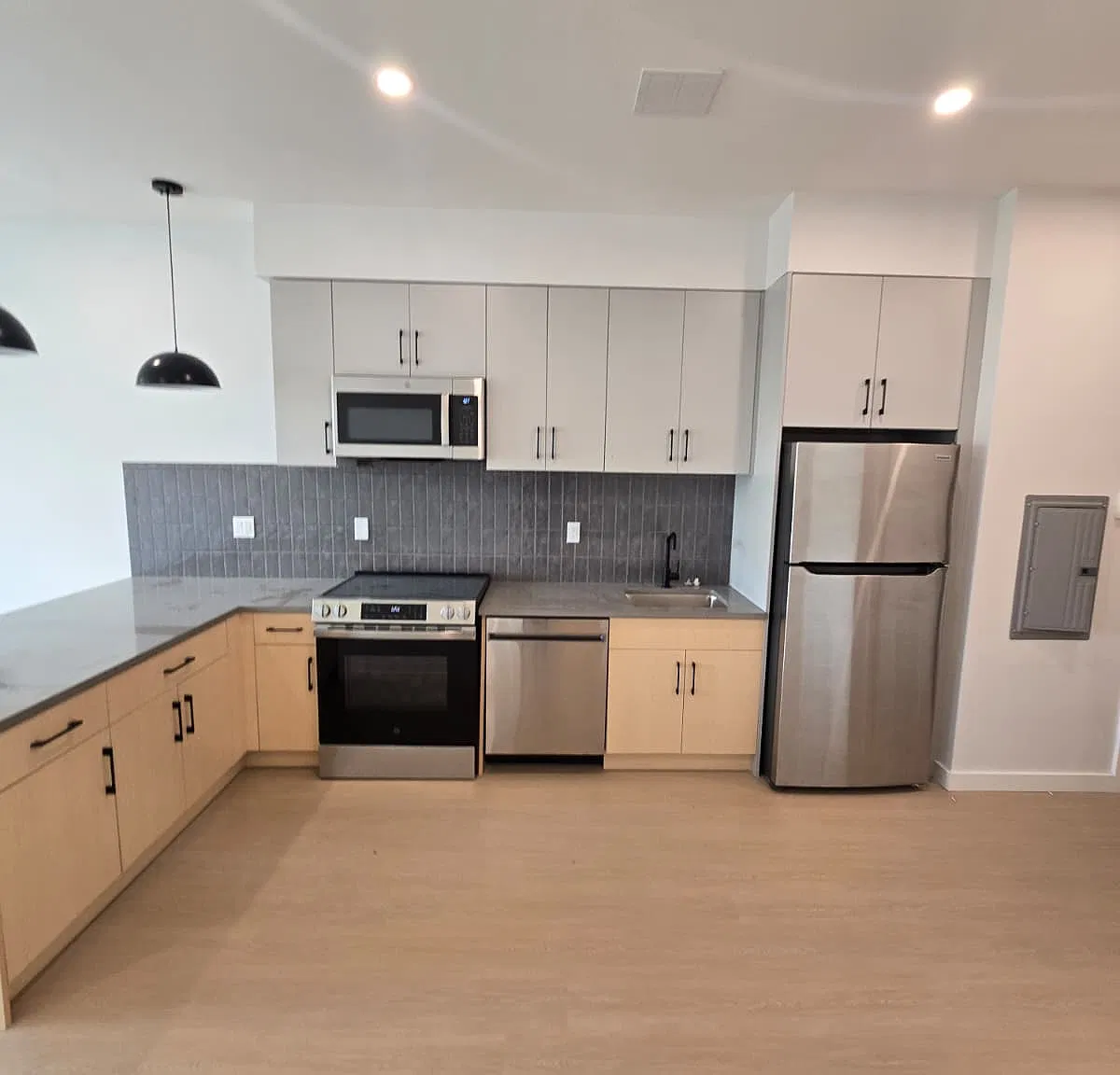 2 bed, $2,950 — Photo 1