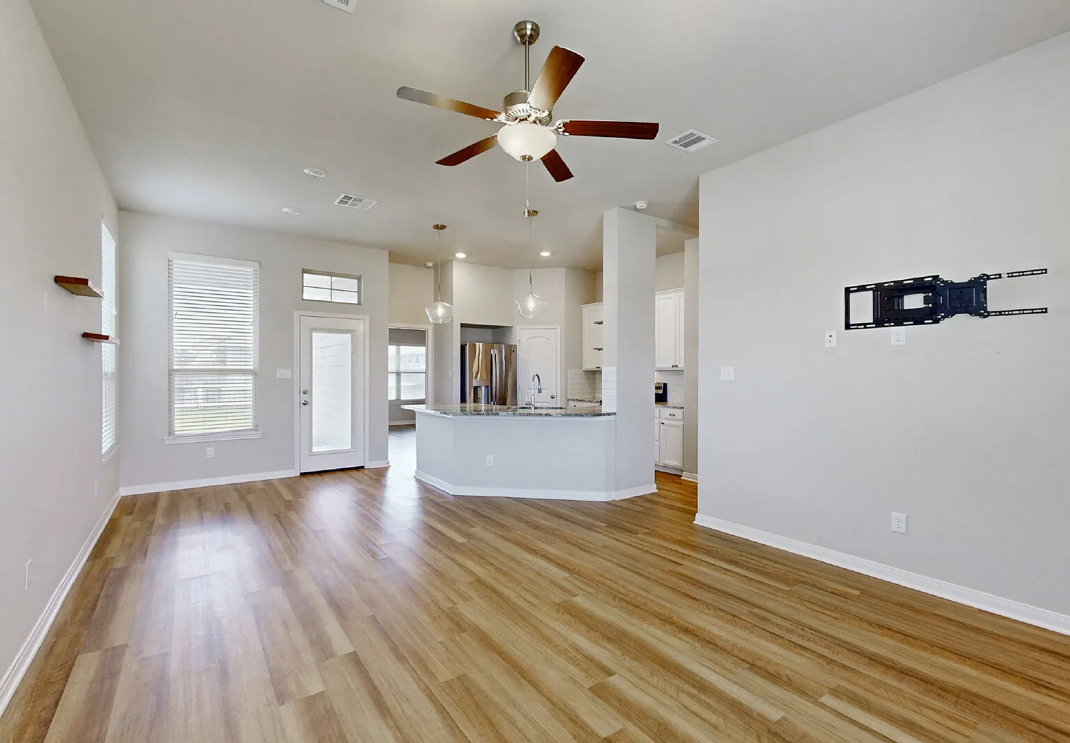 3 bed, 2.0 bath, 1244 sqft, $1,875 — Photo 3
