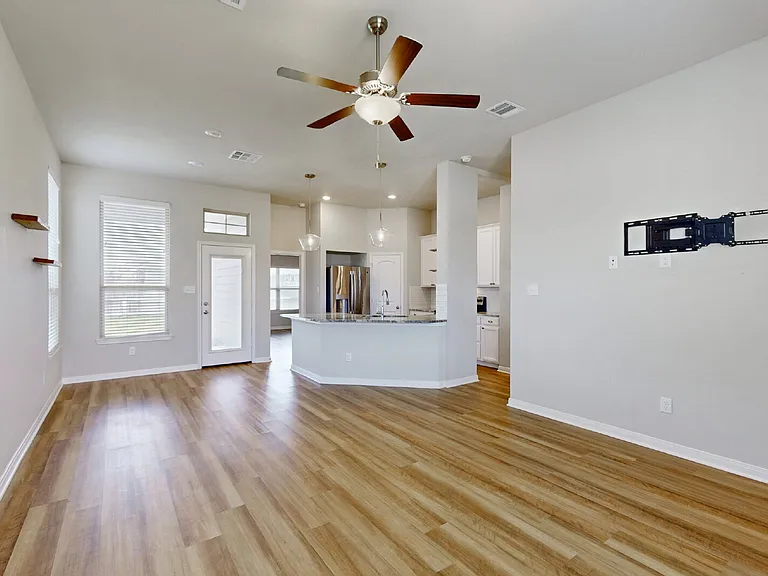 2030 Kathryn Dr — Photo 3