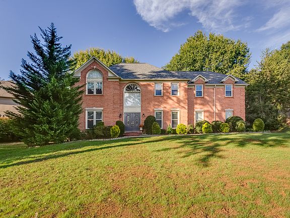 2nd image of 10611 Eagle Glen Dr