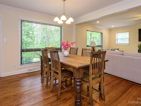 5th image of 3828 Dunwoody Dr