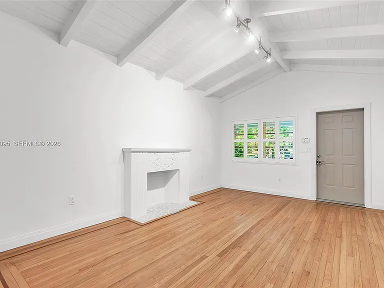 776 NE 74th St — Photo 2