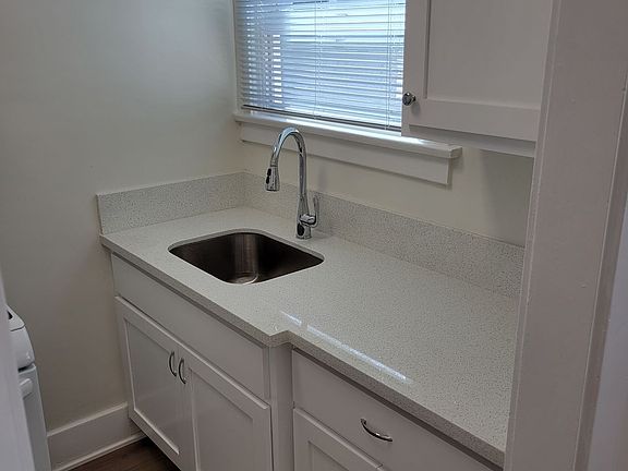 2nd image of 251 Cerritos Ave #1061
