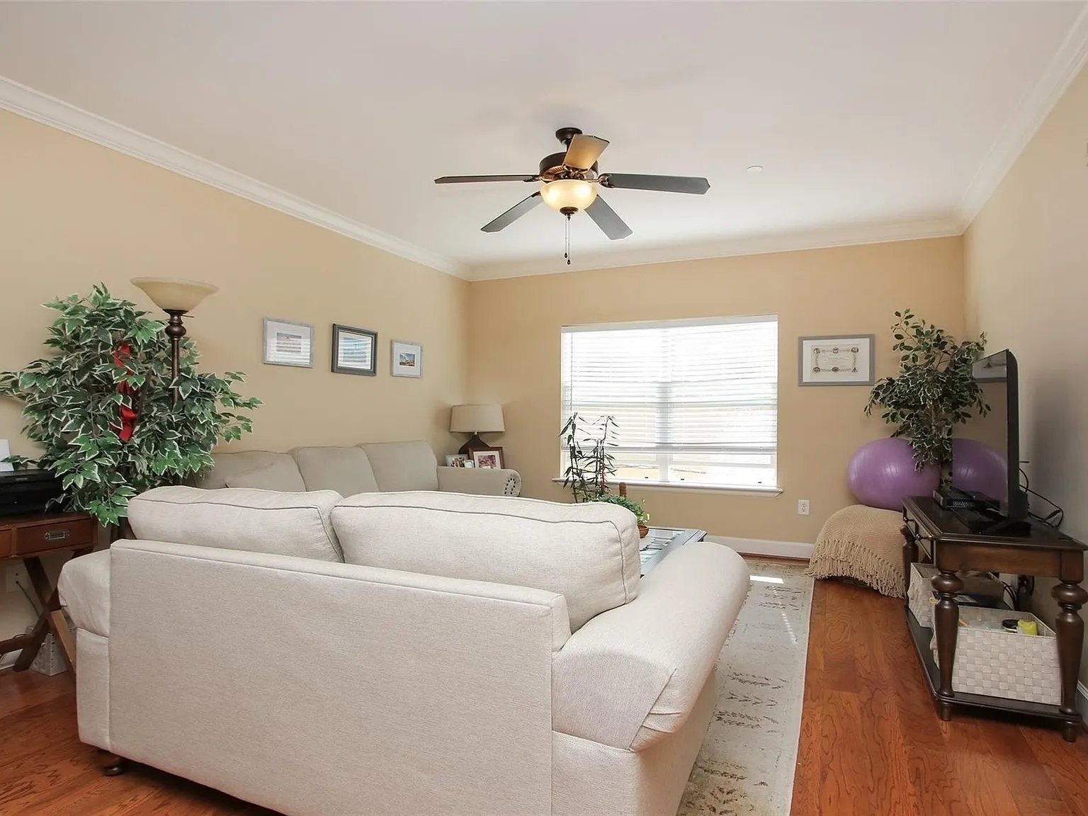 1 bed, 1.5 bath, 819 sqft, $1,600 — Photo 4