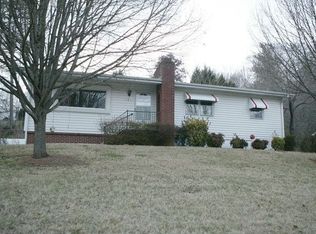821 Meadowood Dr NE, Lenoir, NC 28645
