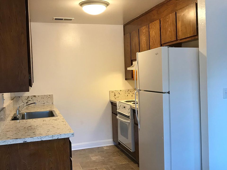 1st image of 1577 Brookvale Dr #4-B