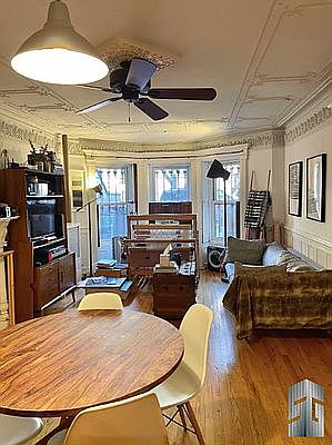 2nd image of 318 Park Pl #1
