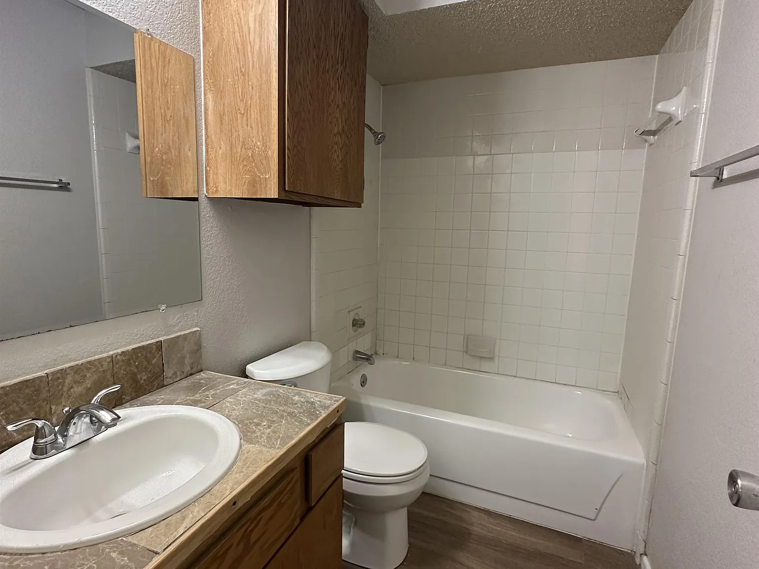 2103 S. Loop 289 - A — Photo 3