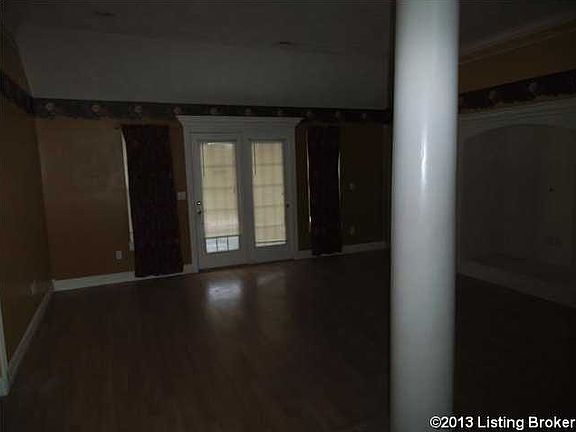 3rd image of 1821 Shelbyville Rd