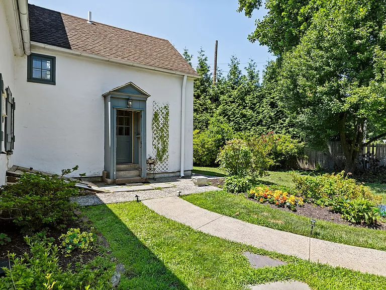 571 N Newtown Street Rd — Photo 56