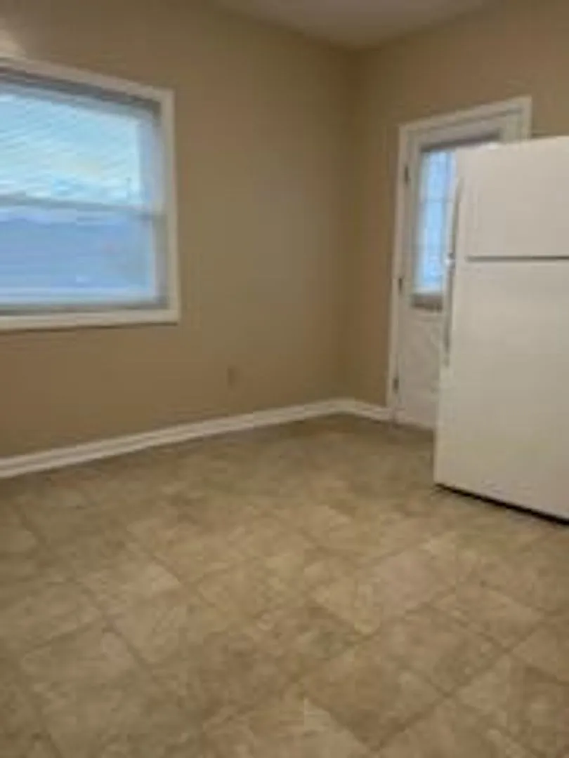 Mt Washington 2 Bedroom Duplex — Photo 4