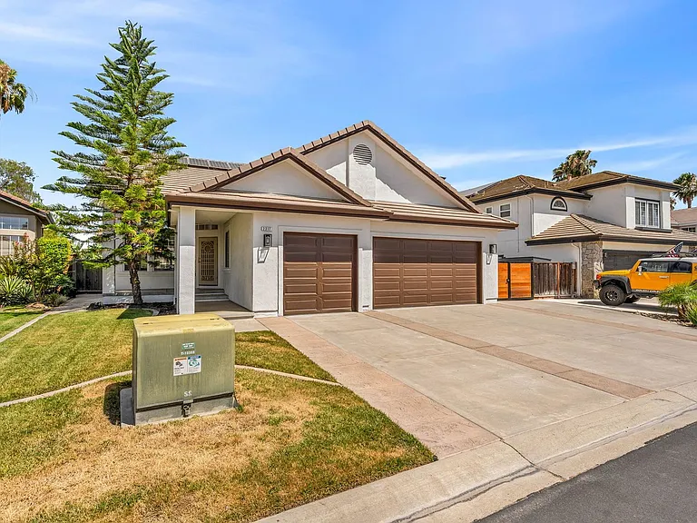 2317 Wayfarer Dr — Photo 3