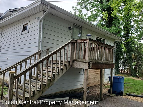 2nd image of 208 W College St #C