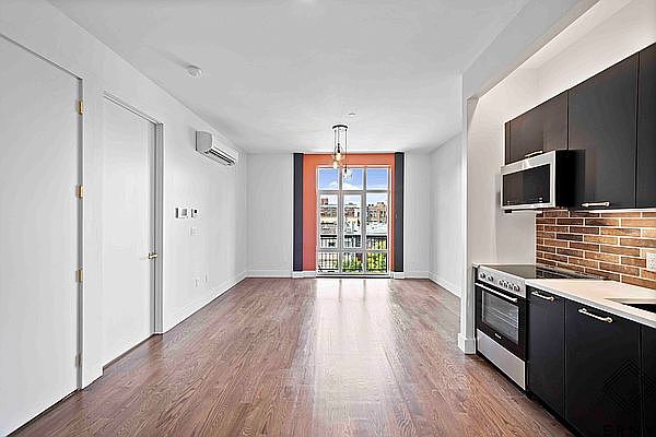 1st image of 99 Varet St #6