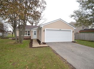 1113 Singleton Dr, Roselle, IL 60172