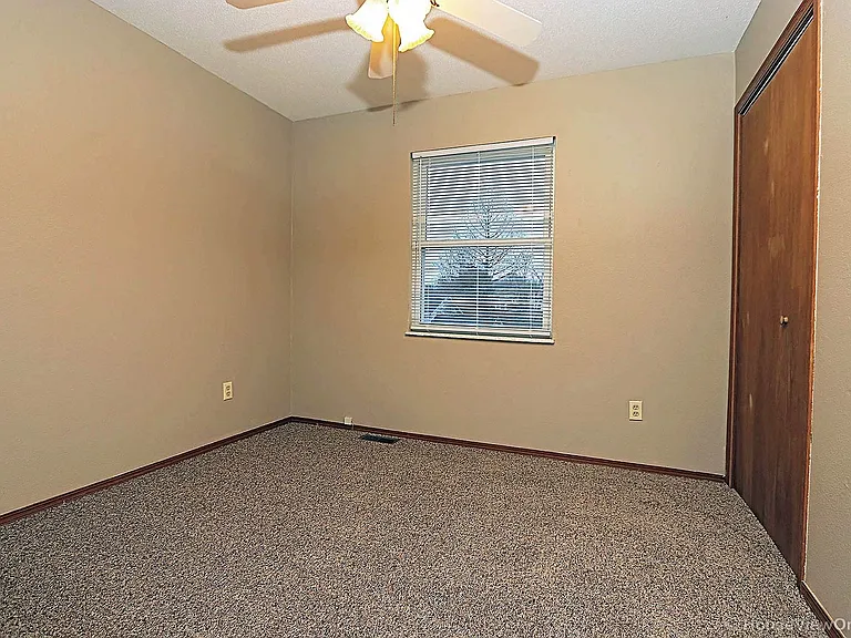 1954 Longview Dr — Photo 17