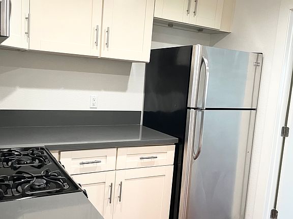 5th image of 924 1/2 Belmont Ave