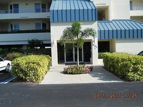 2 bed, 2.0 bath, 1200 sqft, $3,000 — Photo 2