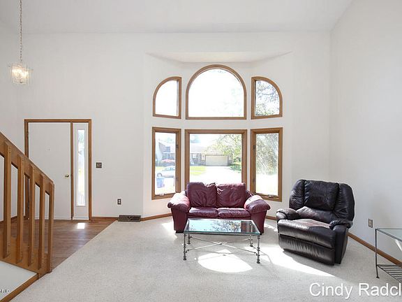 4th image of 5433 Riverlook Dr NE