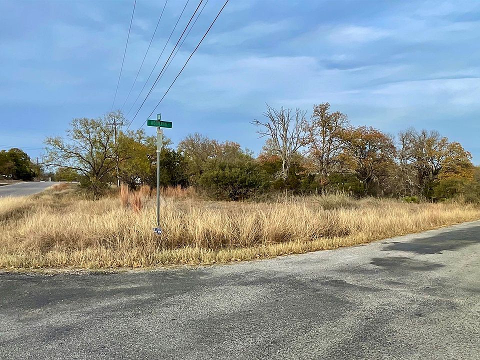 1st image of corner Skyline Drive