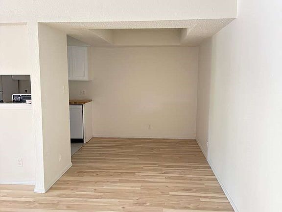 5th image of 2221 E 67th St Unit 1309