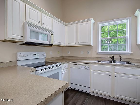 3rd image of 182 Tangueray Drive