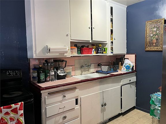 3rd image of 609 Tiffany Ln