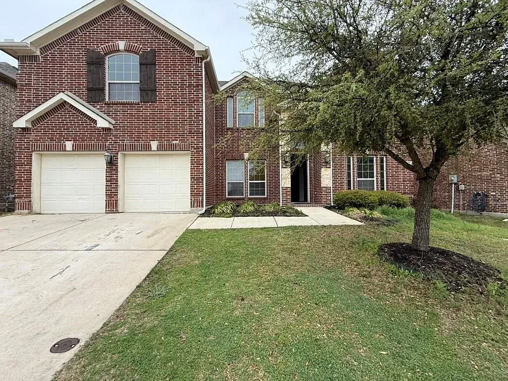 6 bed, 3667 sqft, $3,990 — Photo 1