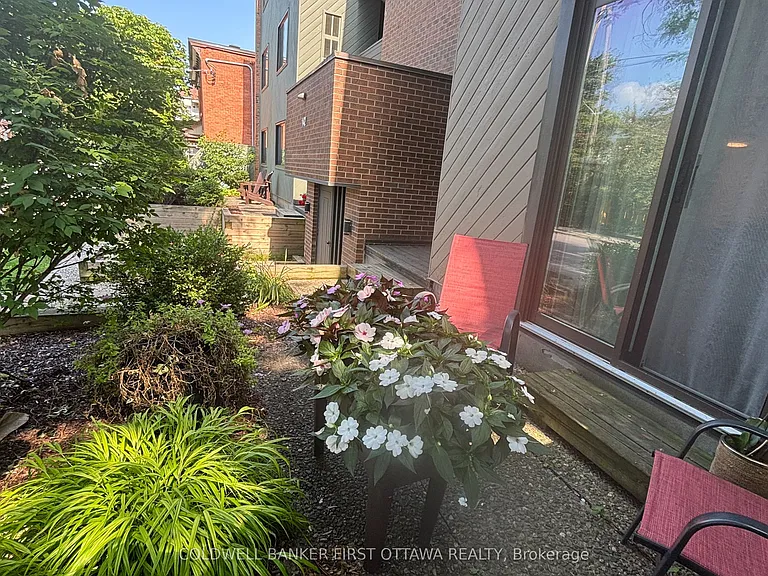 142 Waverley St #1A — Photo 6