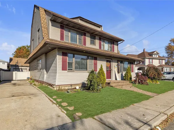 11 Watts Place, Lynbrook, NY 11563