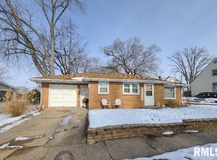1405 Hamilton St, Pekin, IL 61554