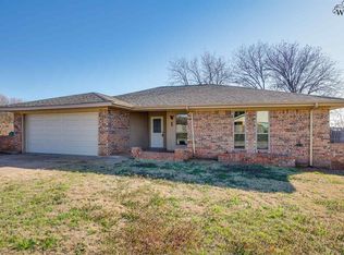 42 Surrey Cir, Iowa Park, TX 76367