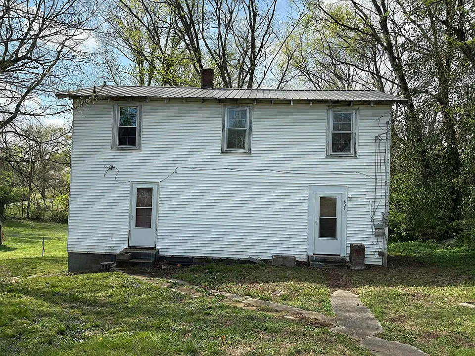 205 Leslie Ave