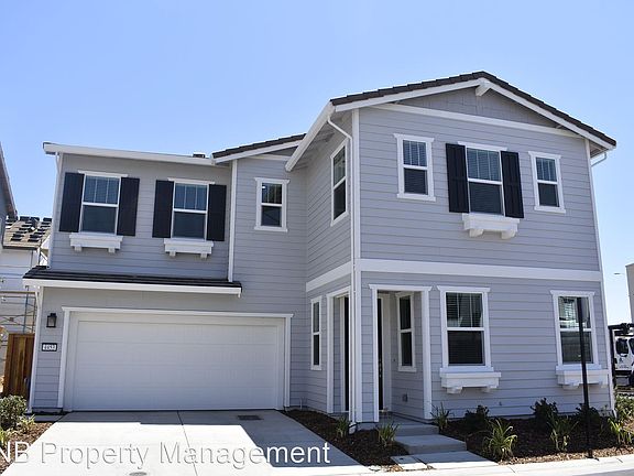 2nd image of 4453 Pine St