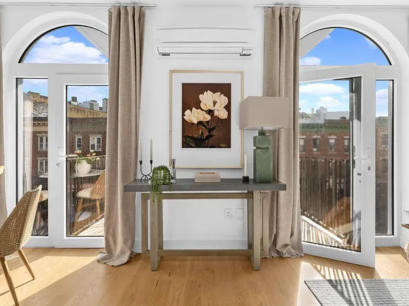 1105 Cortelyou Rd #301, Brooklyn, NY 11218