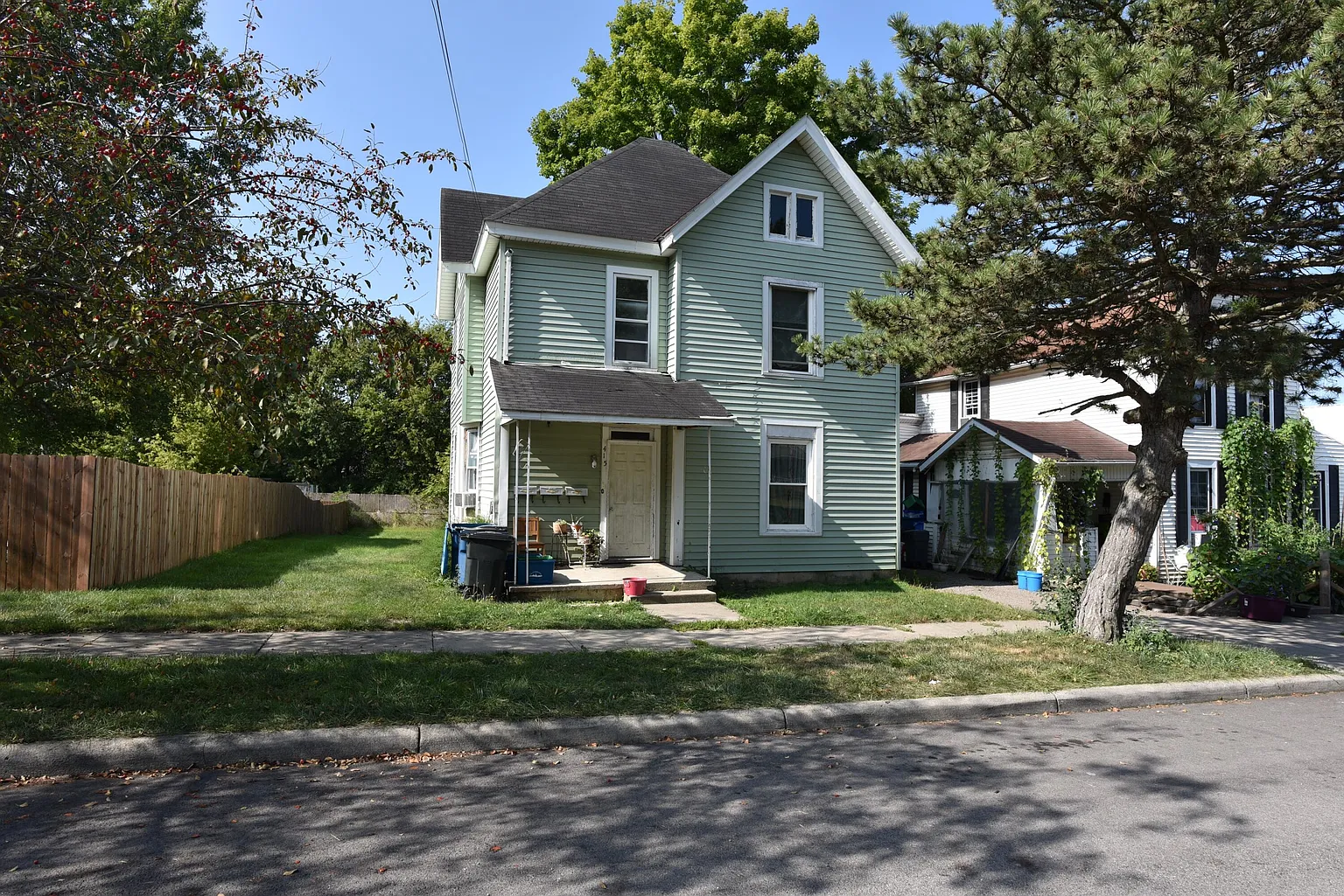 415 Garfield Ave photo 1