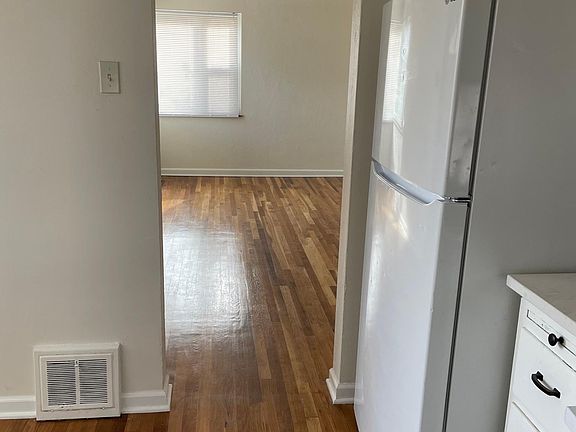 KITHEN/INTO LIVING ROOM