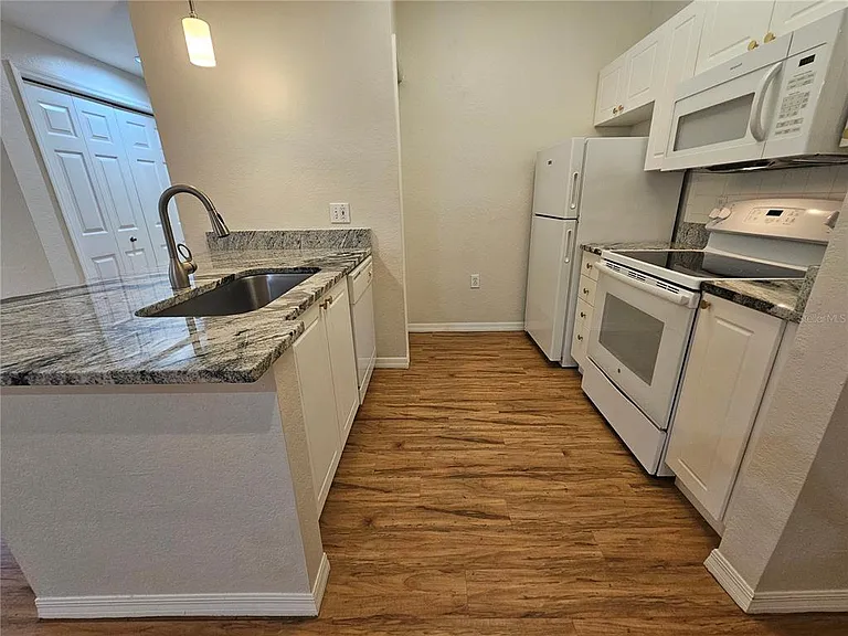 5174 Northridge Rd #209 — Photo 7