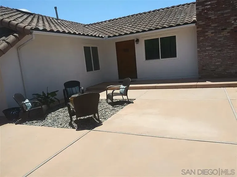 8888 La Jolla Scenic Dr N — Photo 1