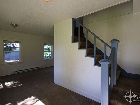 3rd image of 4404 NE 62nd Ave