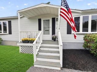 60 Leisurewoods Dr, Rockland, MA 02370