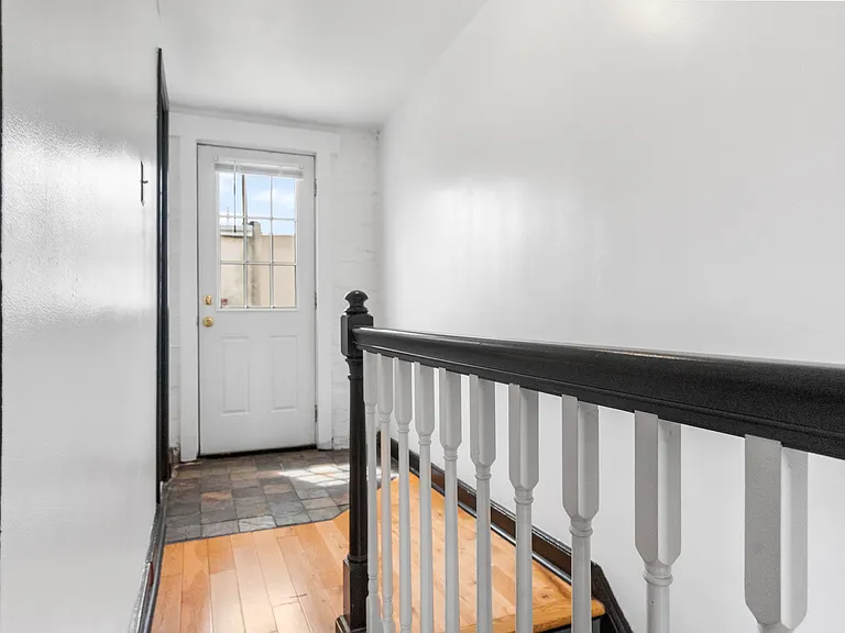 130 McClellan St — Photo 22
