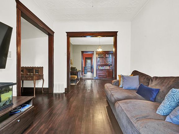5th image of 2625 S Millard Ave